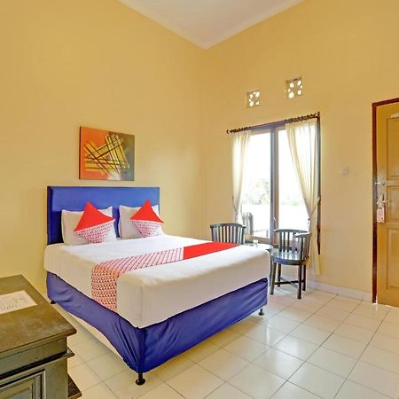 Oyo 3096 Hotel Dewi Warsiki Гилиманук Экстерьер фото