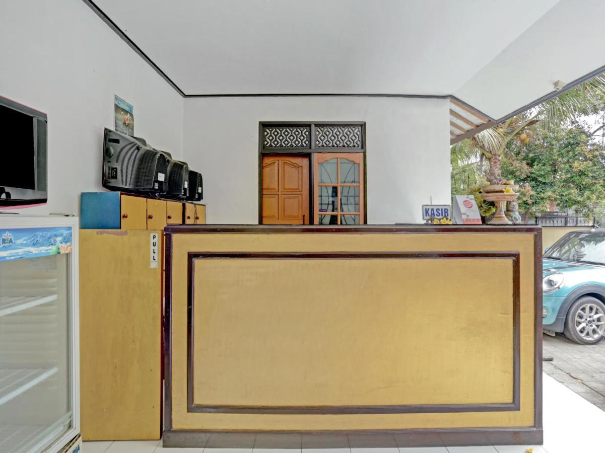 Oyo 3096 Hotel Dewi Warsiki Гилиманук Экстерьер фото