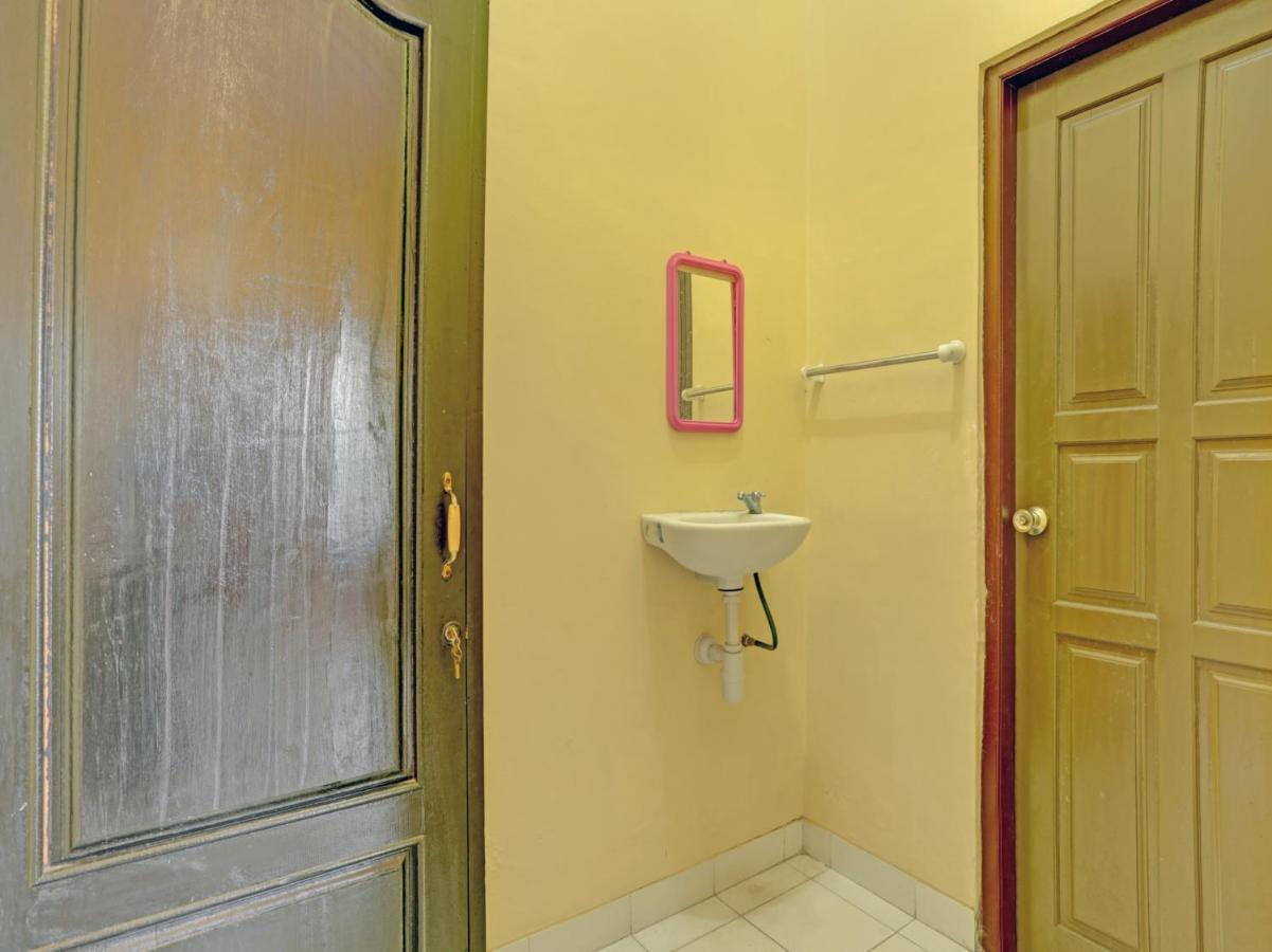 Oyo 3096 Hotel Dewi Warsiki Гилиманук Экстерьер фото